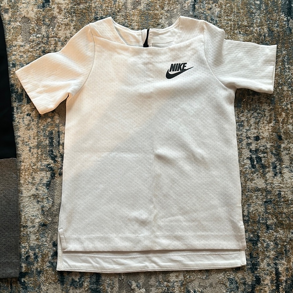 Nike Black and White Short Sleeve Tee